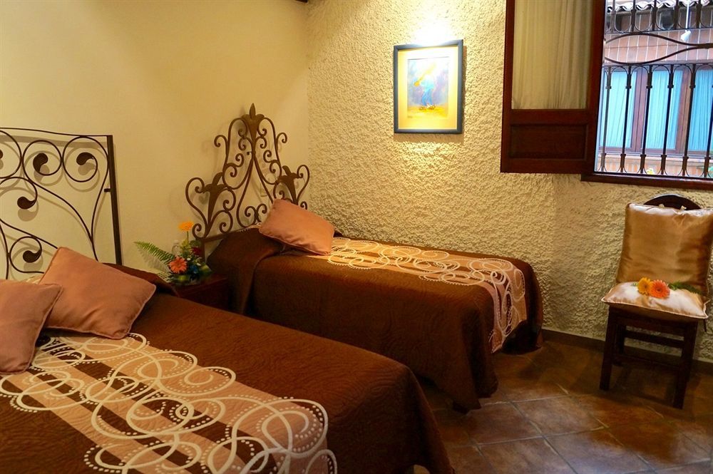 Hotel Meson De Los Remedios Morelia Esterno foto