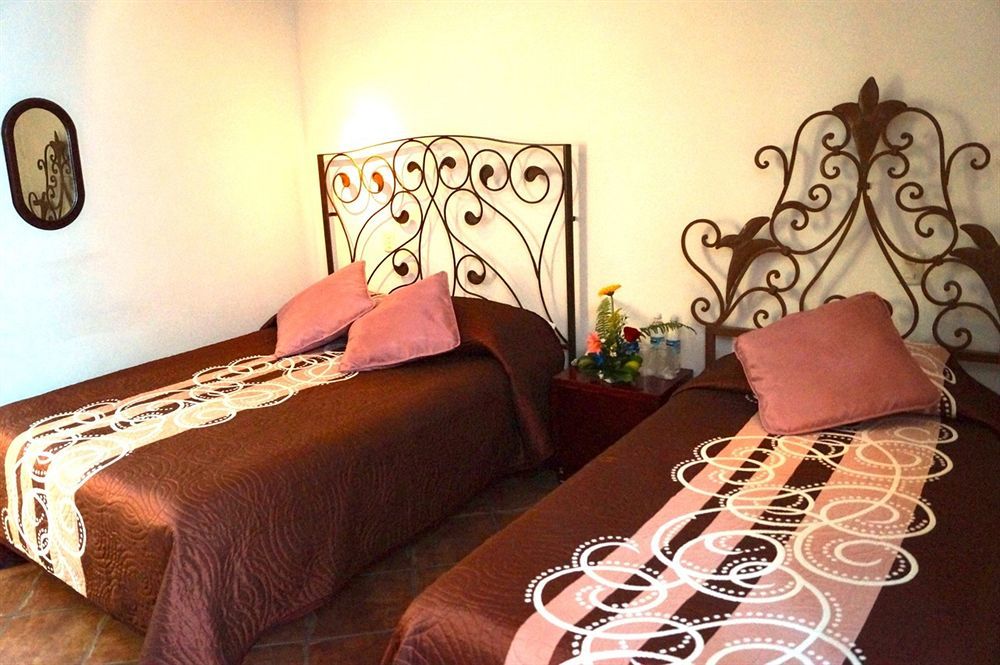 Hotel Meson De Los Remedios Morelia Esterno foto