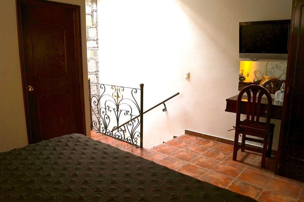Hotel Meson De Los Remedios Morelia Esterno foto