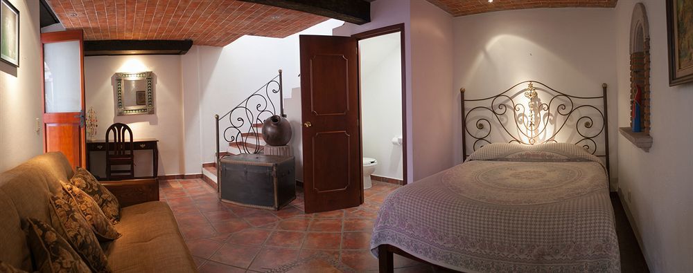 Hotel Meson De Los Remedios Morelia Esterno foto