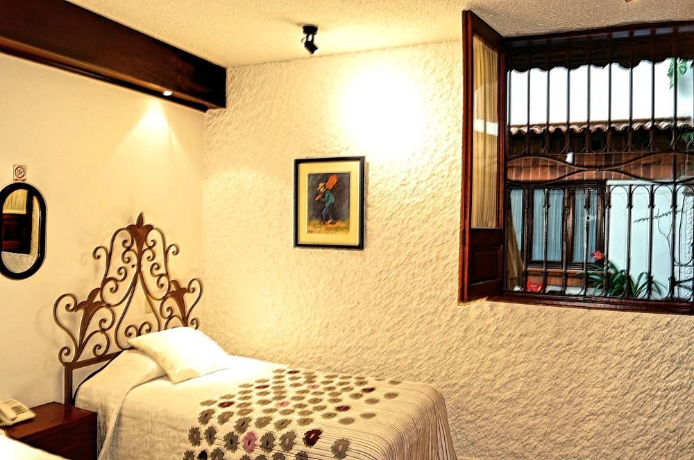 Hotel Meson De Los Remedios Morelia Esterno foto